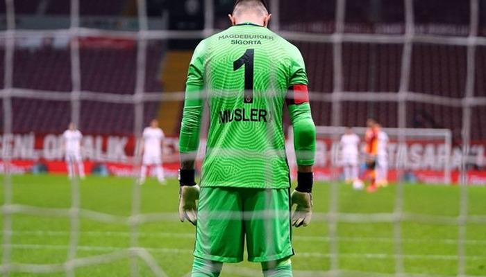 Galatasaray'da bir dönem sona eriyor! Muslera ile yollar sezon sonunda ayrılıyor