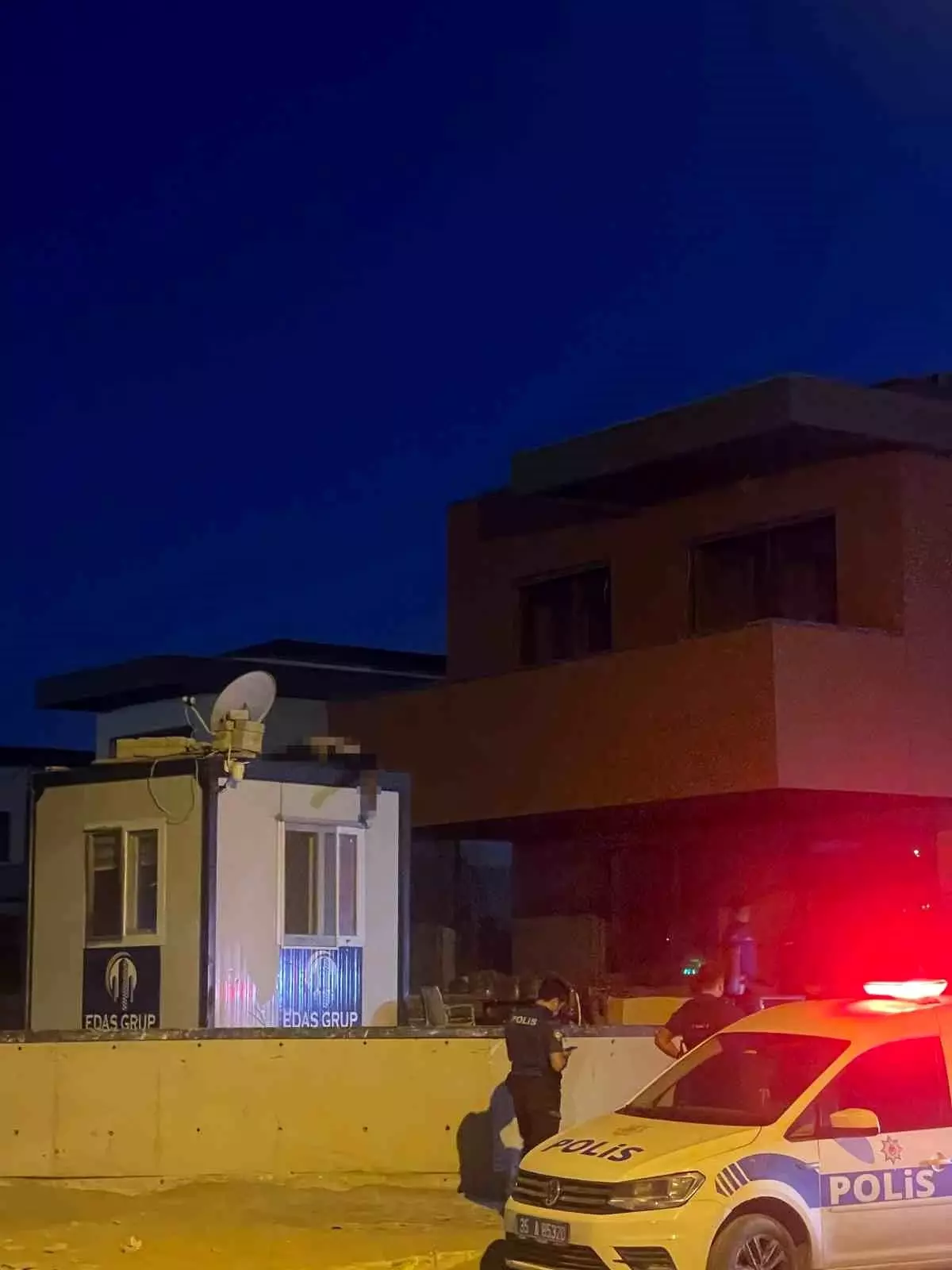 İnşaatta korku dolu anlar: Konteynerin üstünde ceset bulundu