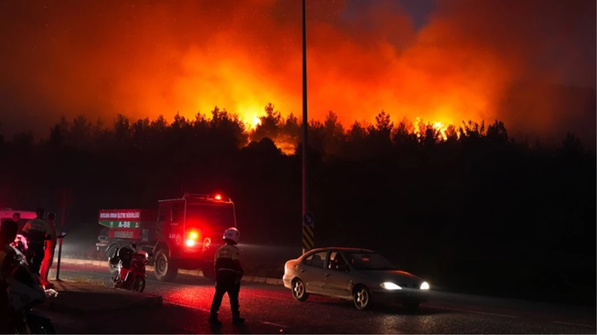 İzmir'in 5 ilçesinde orman yangını! Bakan Yumaklı bölgede