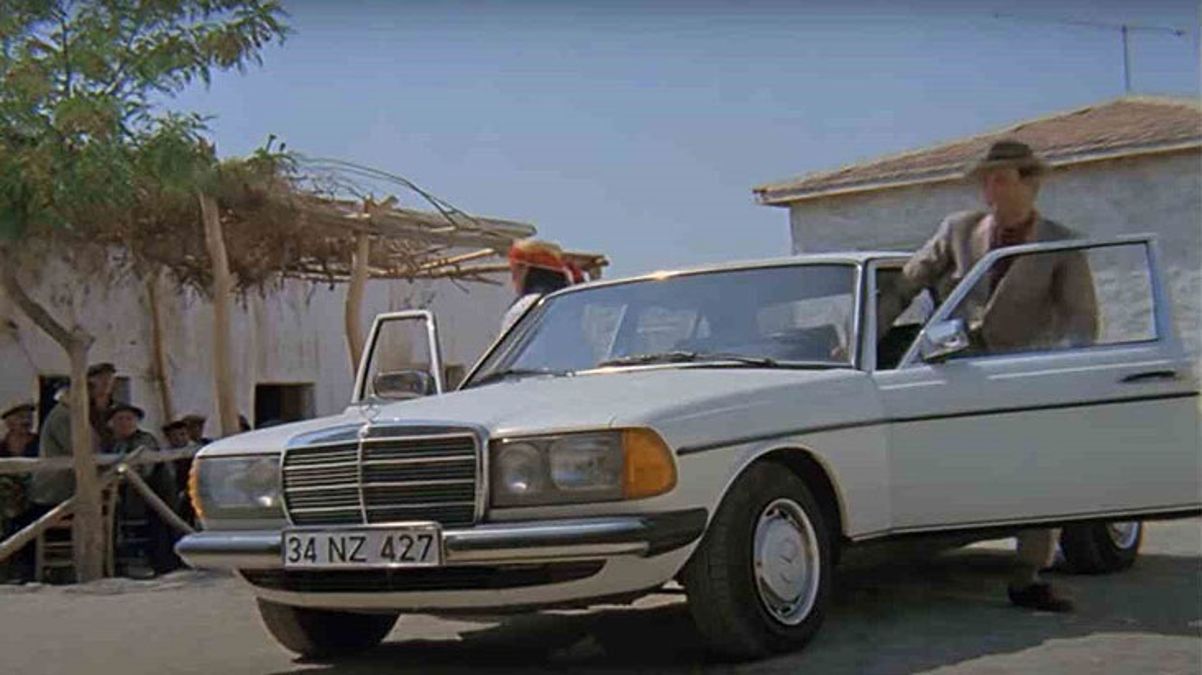 Kemal Sunal'ın 1984 model Mercedes'i satışa çıktı