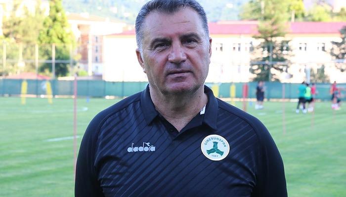 Son dakika: Teknik direktör Mustafa Kaplan, maç esnasında bir anda yere yığıldı! Ambulans ile hastaneye kaldırıldı...